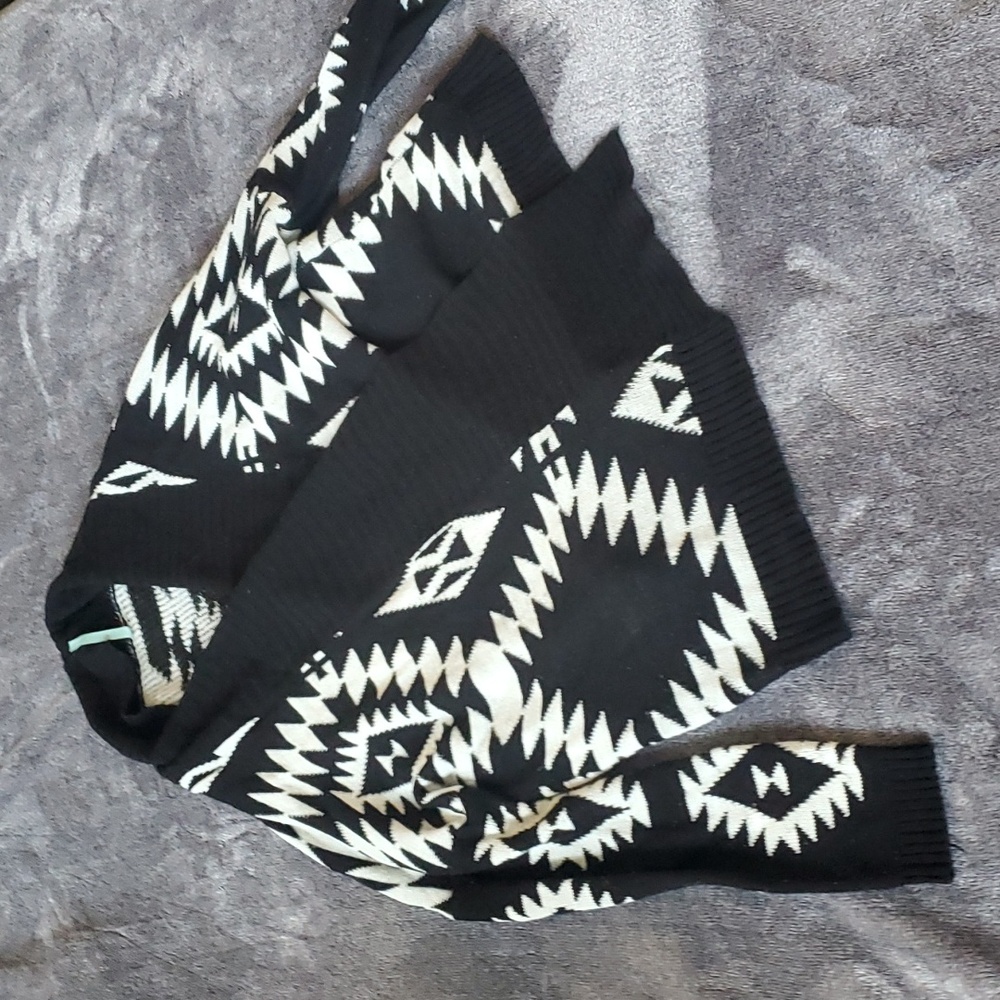 Short Aztec Print Cardigan